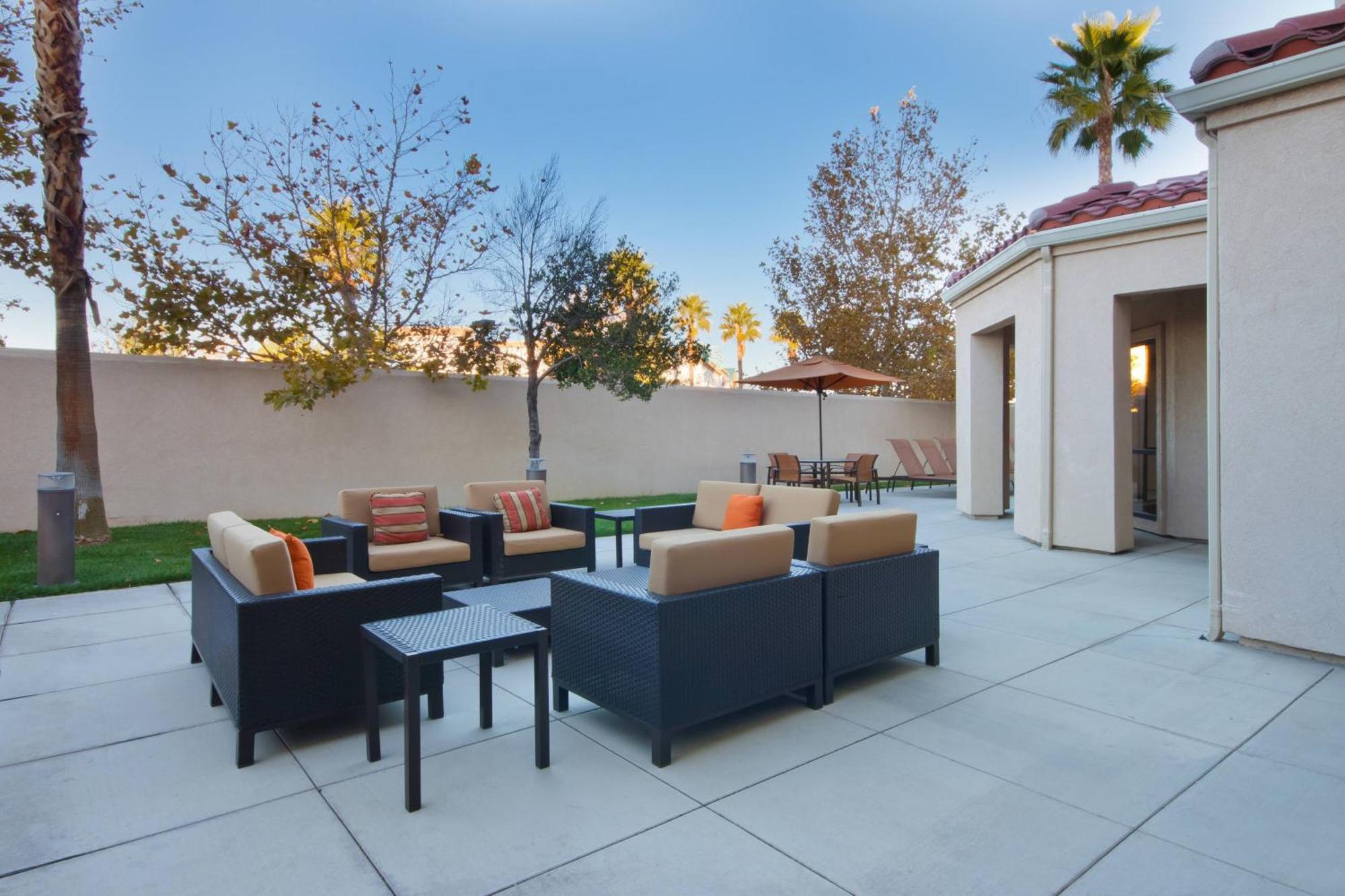 Courtyard By Marriott Palmdale Hotell Eksteriør bilde